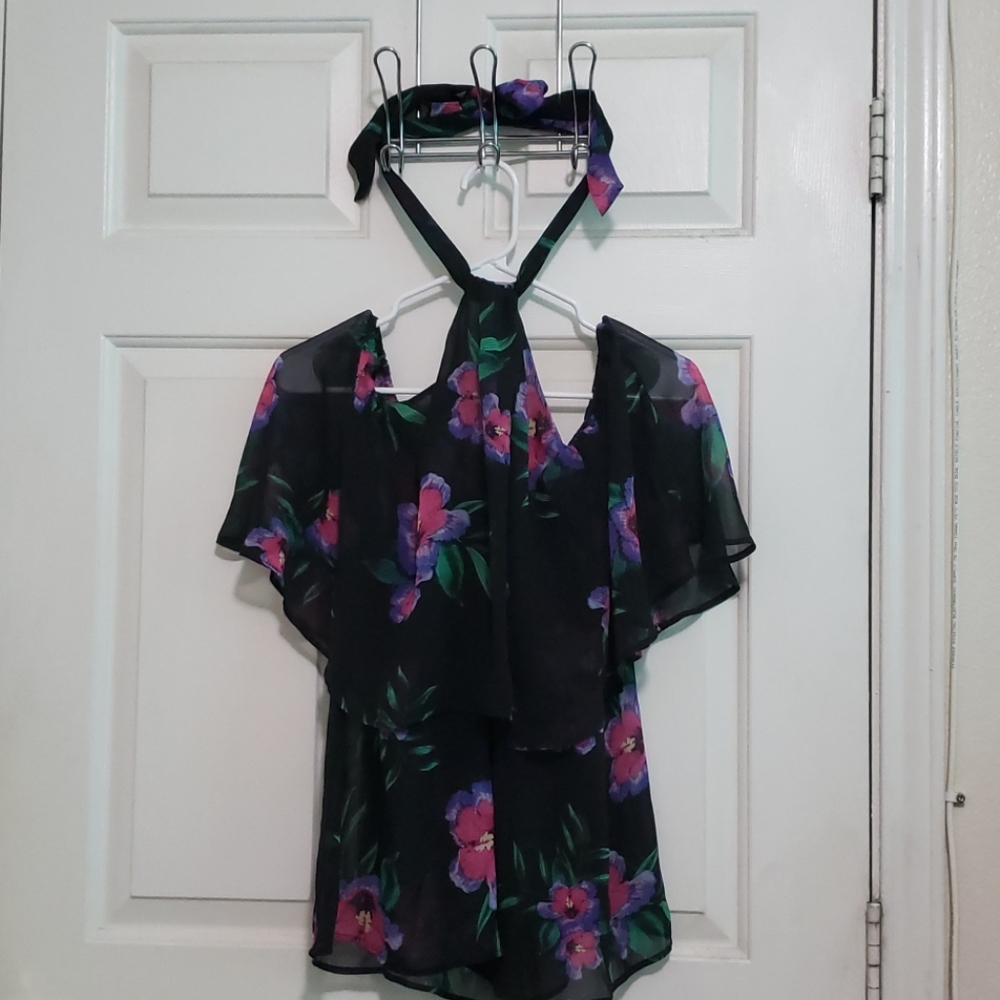 NY&Co. Floral cold shoulder top